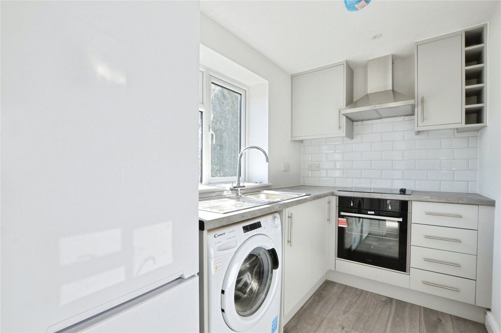 Property photo 2 of 9 Kitchen