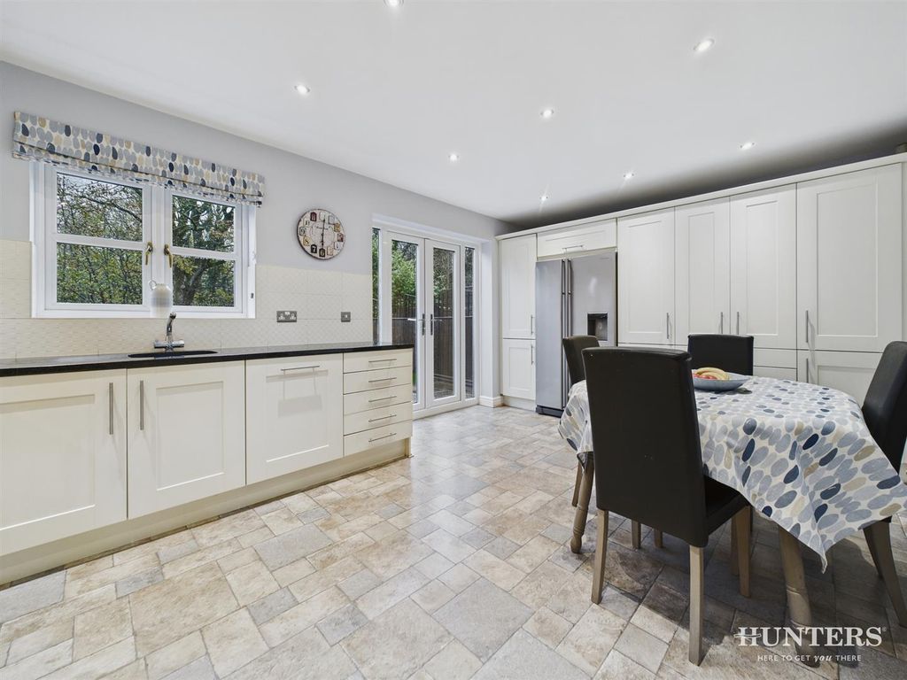 Property photo 2 of 18 Cam03792G0-Pr0350-Still003 (1).Jpg