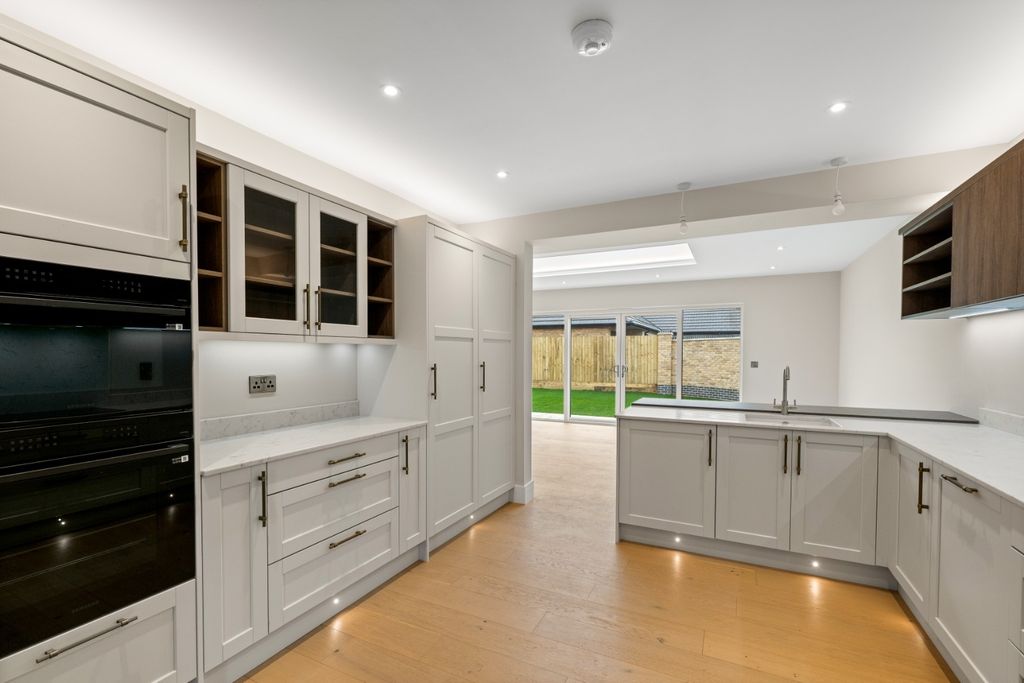 Property photo 3 of 38 5004435