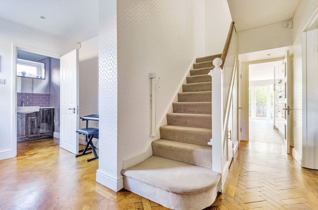 Property photo 2 of 20 Picture No. 11