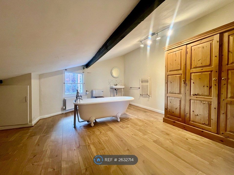 Property photo 3 of 10 Bathroom
