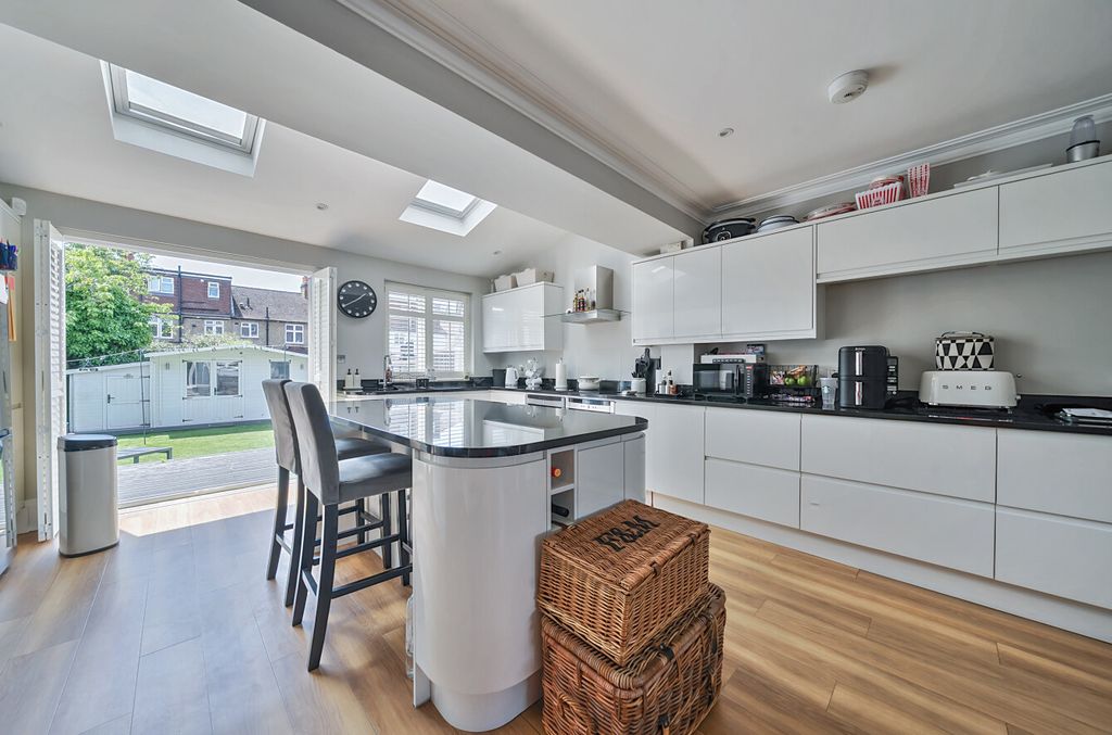 Property photo 1 of 17 1305529-19-68517A...