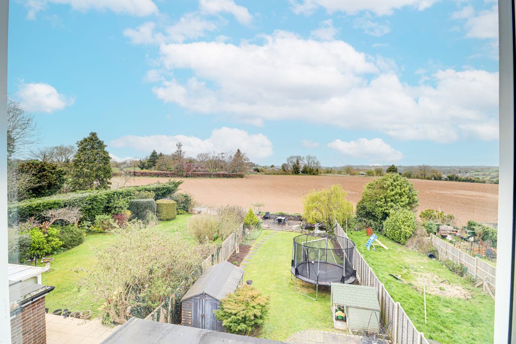 Property photo 2 of 19 Garden