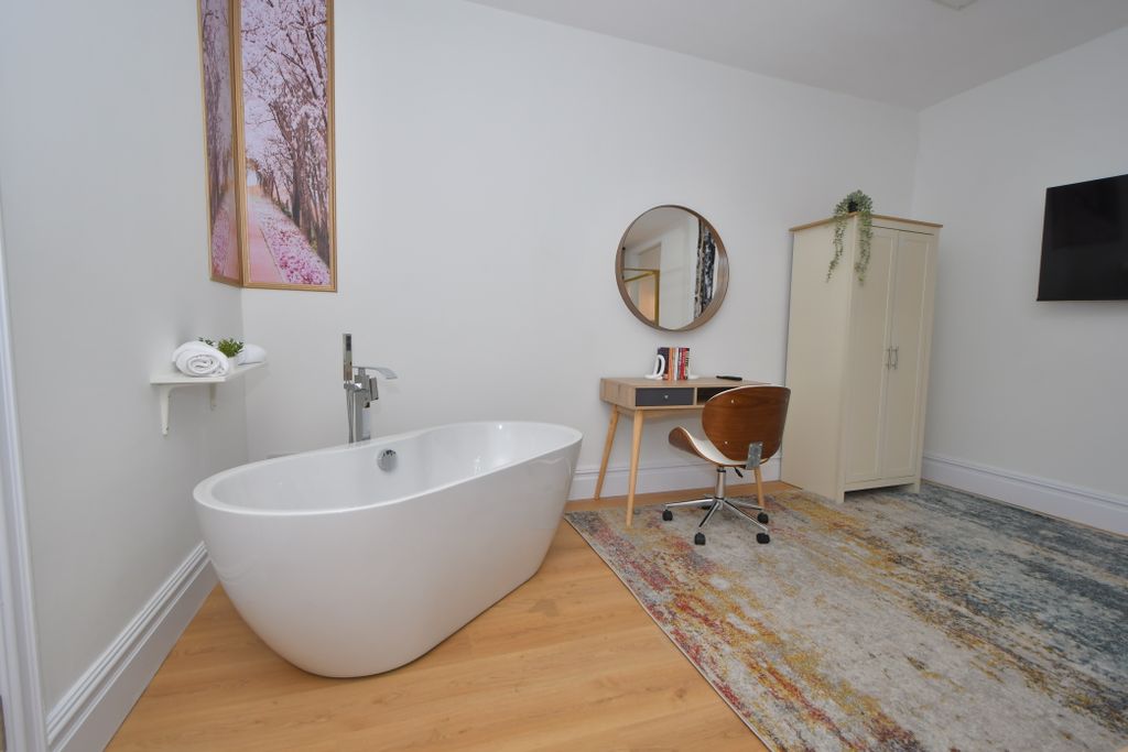 Property photo 3 of 27 Room 105 - Superior Suite With Bath