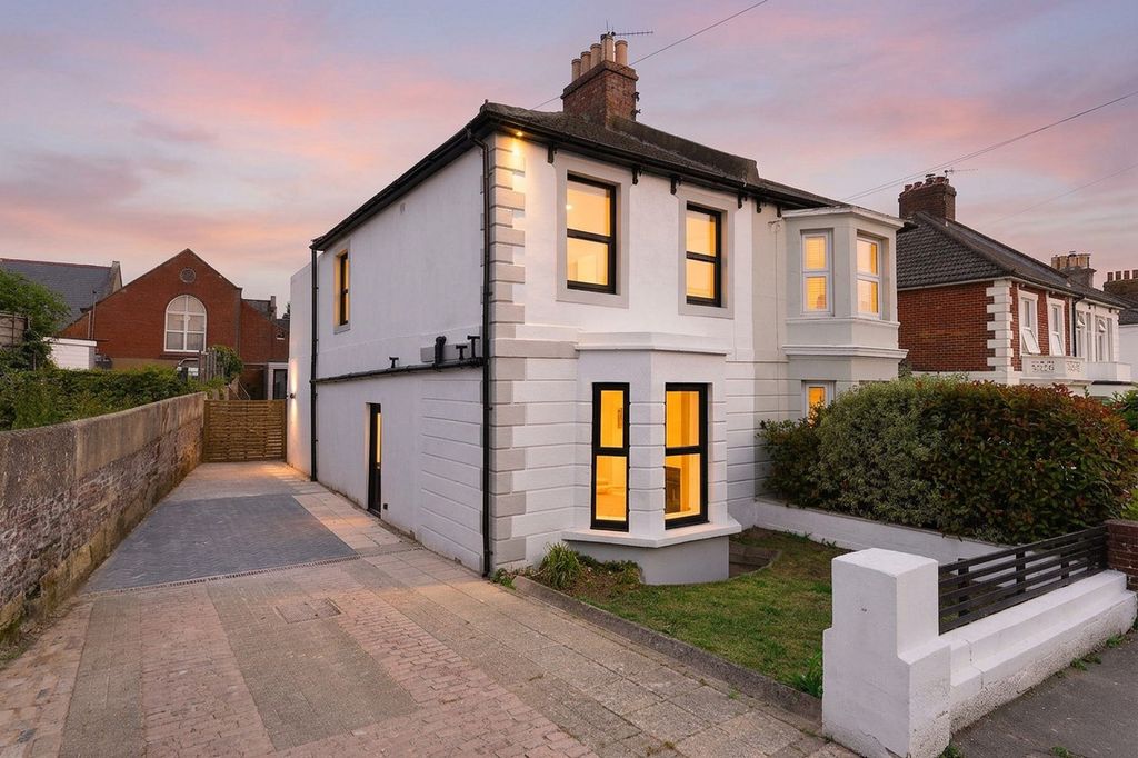 Property photo 1 of 20