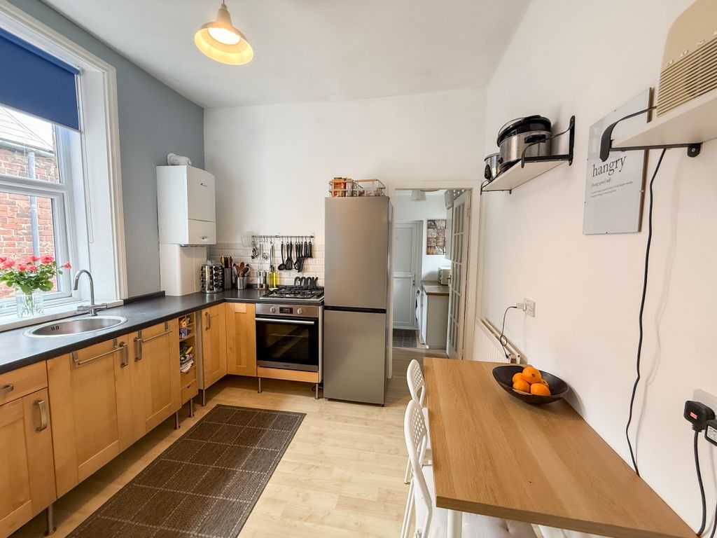 Property photo 3 of 16 Kitchen
