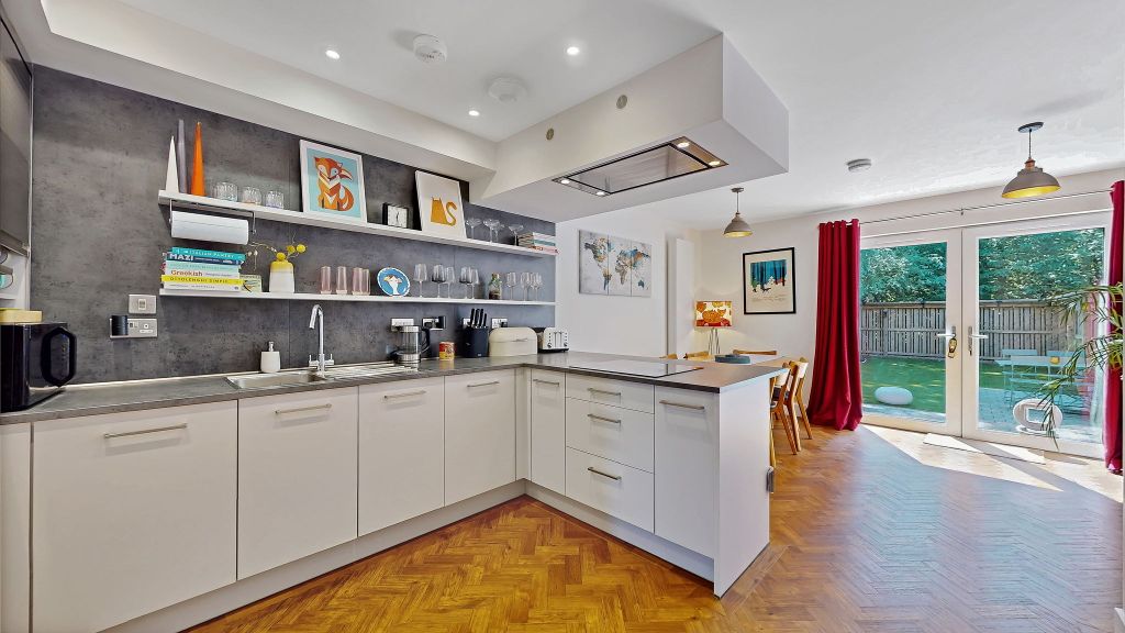 Property photo 2 of 31 24-Web-Or-Mls-48 Festival Court_23