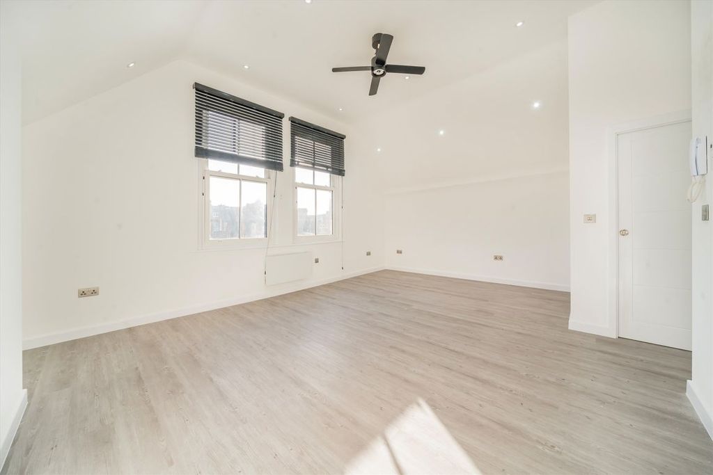 Property photo 3 of 3