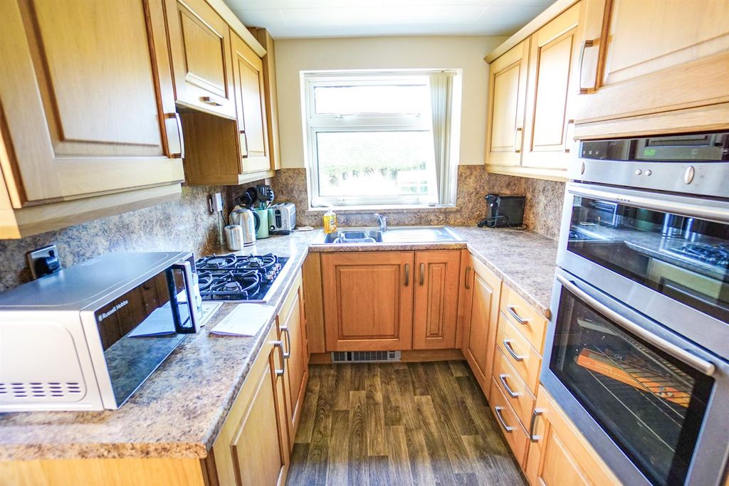 Property photo 2 of 17 Kitchen