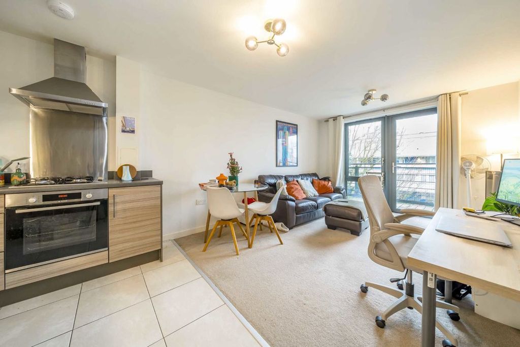 Property photo 2 of 6