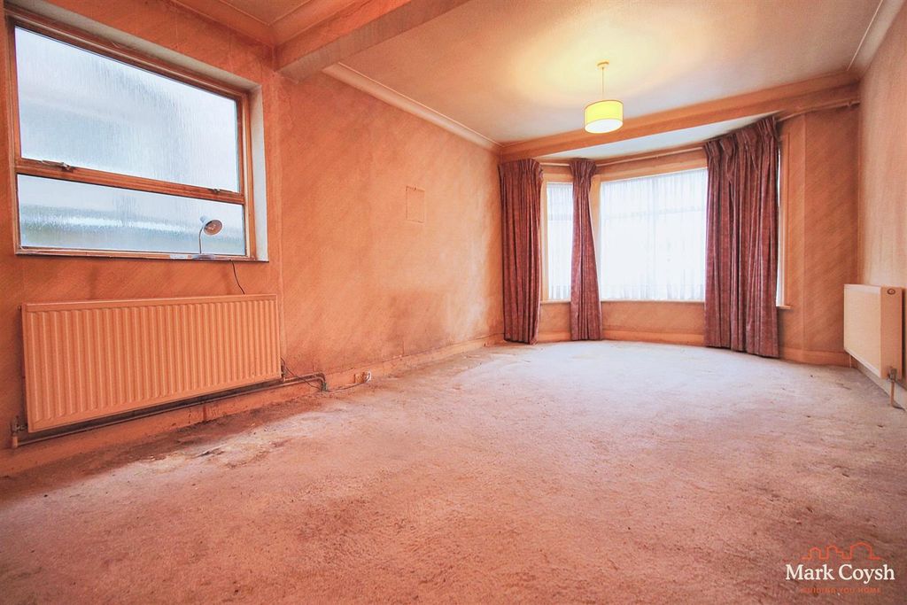 Property photo 2 of 11 L.Jpg