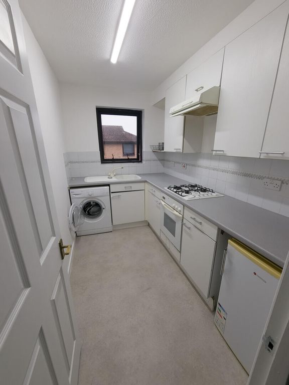 Property photo 2 of 7 Kitchen