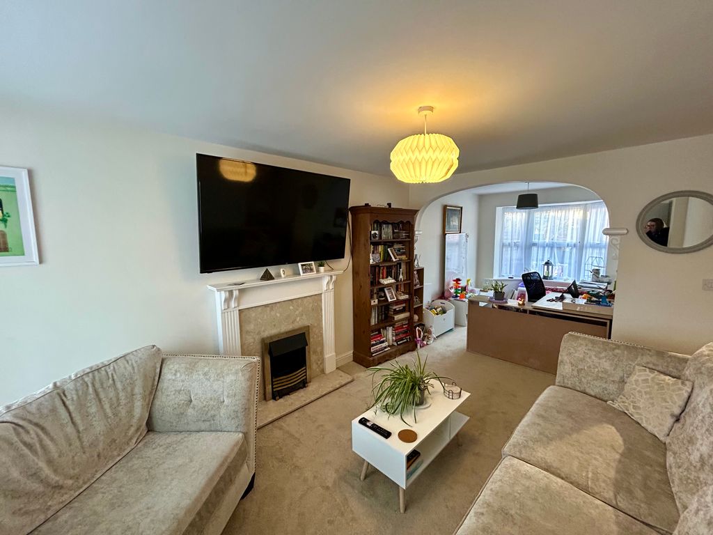 Property photo 2 of 14