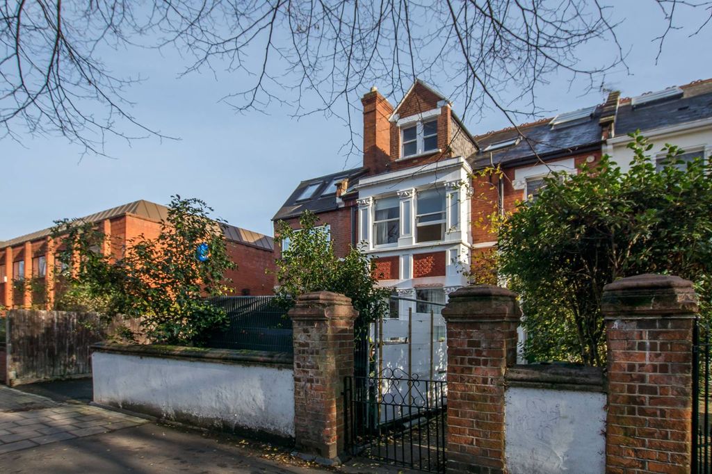 Property photo 2 of 10