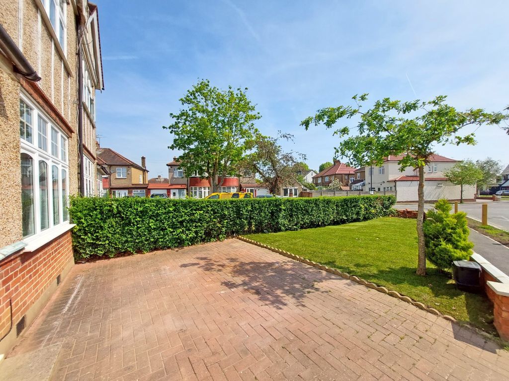 Property photo 2 of 20 5132892