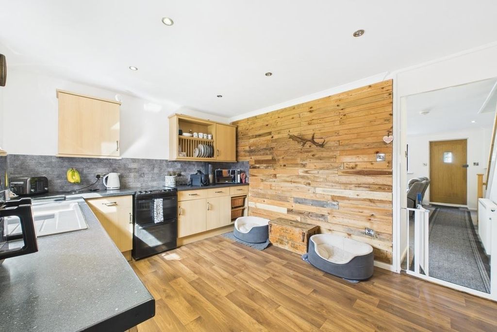 Property photo 2 of 12 Cam01894G0-Pr0168-Still012.Jpg