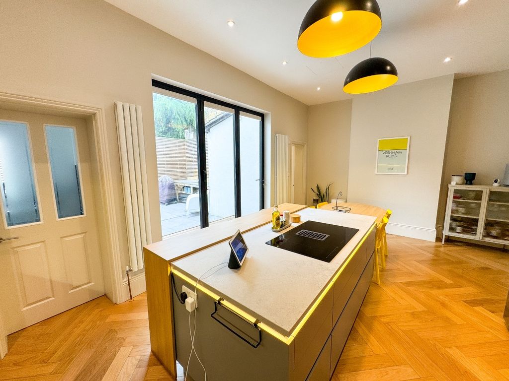 Property photo 3 of 23 4359186