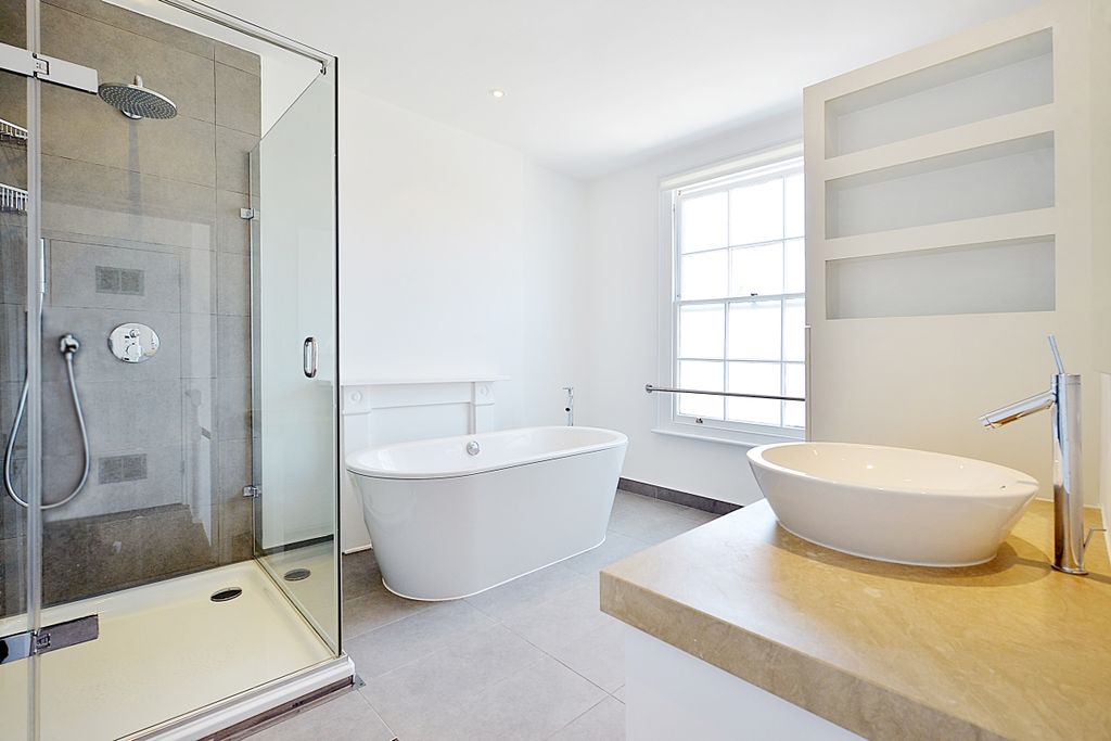 Property photo 2 of 8 100A-Kings-Road6