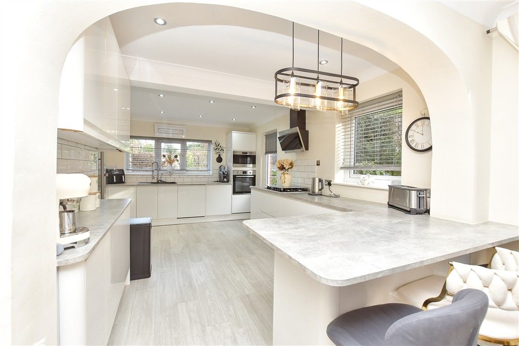 Property photo 1 of 16 Kitchen/Breakfast Area