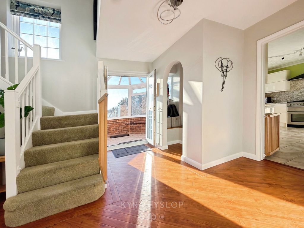 Property photo 3 of 25