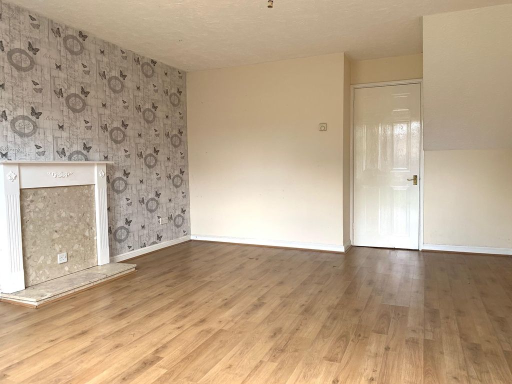 Property photo 3 of 4 Living Room