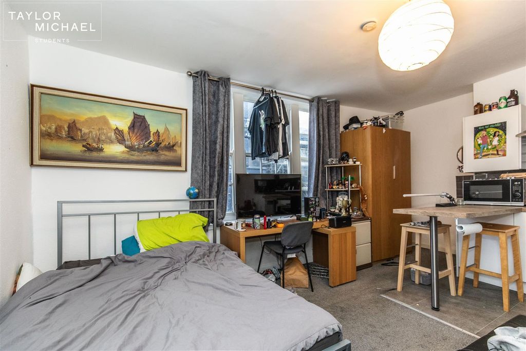 Property photo 3 of 6 Room