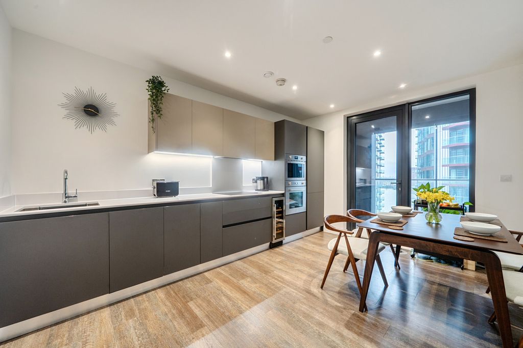Property photo 3 of 24 Kitchen
