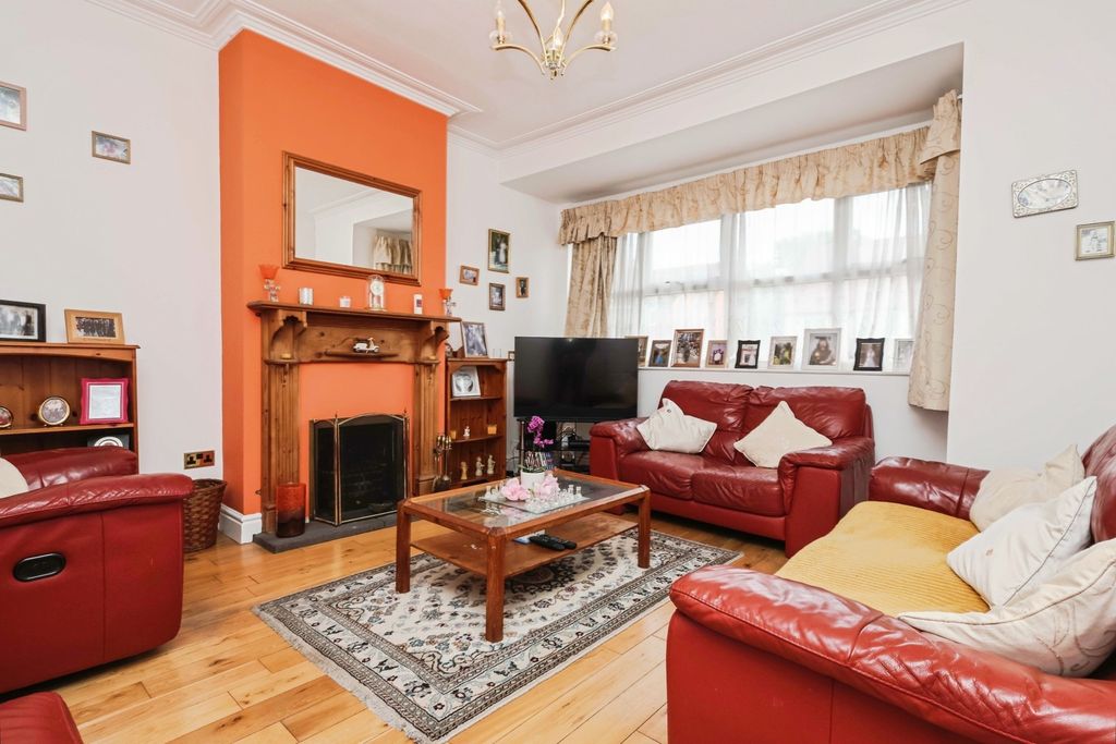 Property photo 2 of 17 Photo