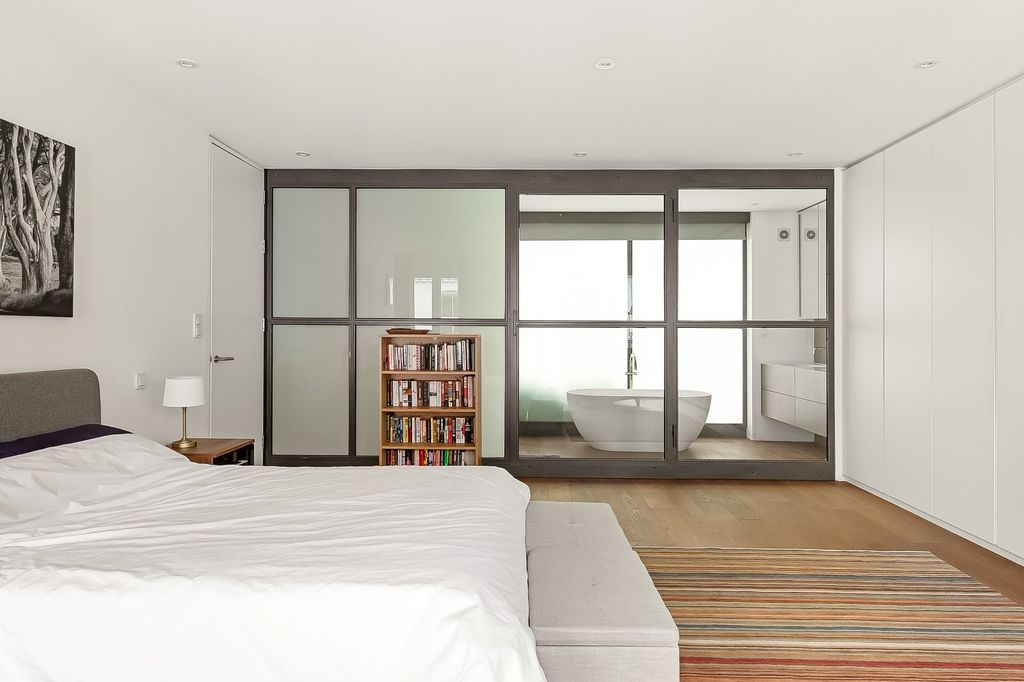 Property photo 3 of 10 Principle Bedroom
