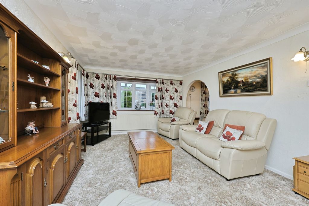 Property photo 3 of 32