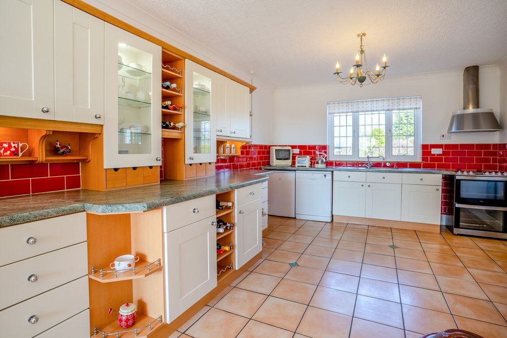 Property photo 3 of 32