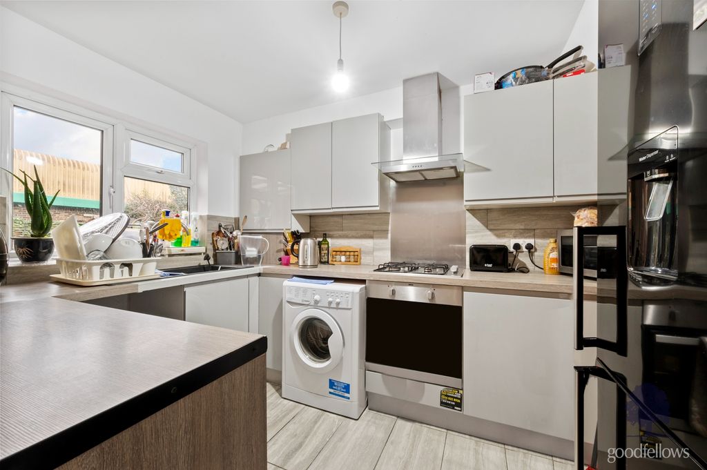 Property photo 2 of 11 Picture No. 12