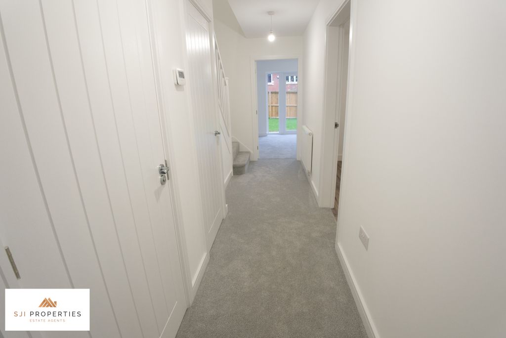 Property photo 3 of 23 Hall