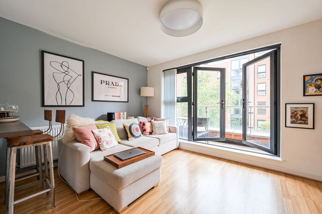 Property photo 1 of 17