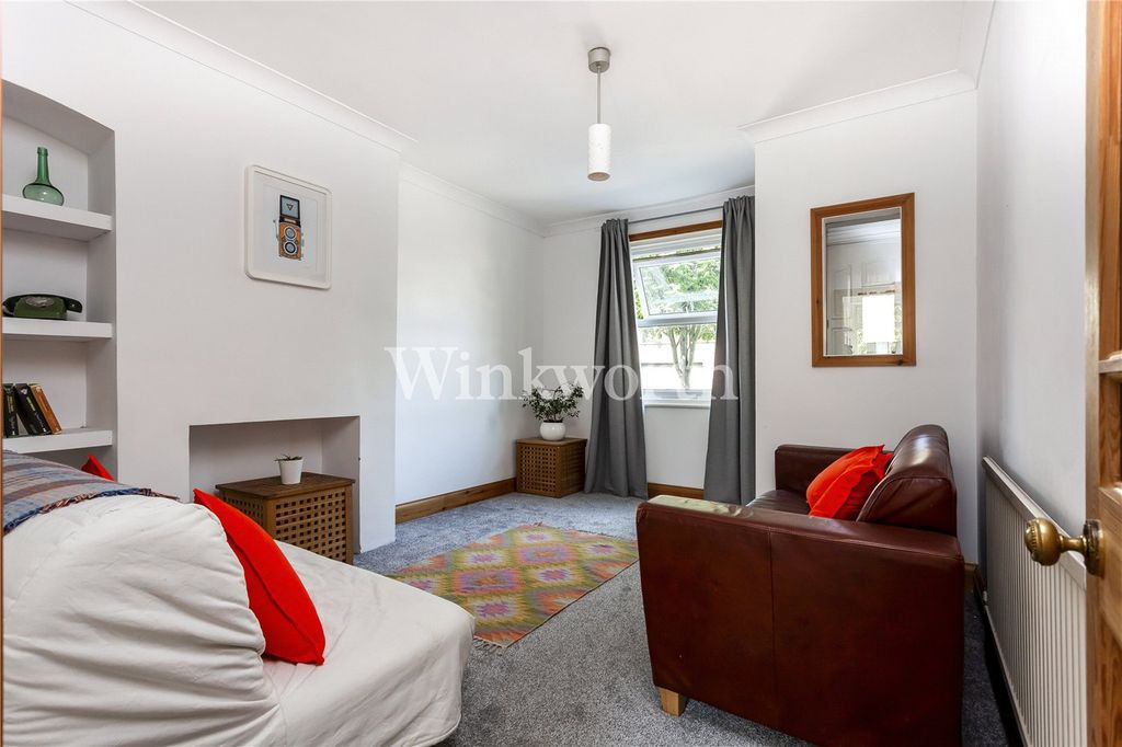 Property photo 2 of 15 Picture No. 04