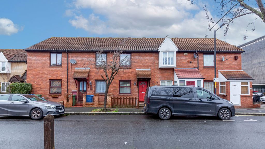 Property photo 1 of 14 22 Trothy Road, Bermondsey, London, Se1 5Rr