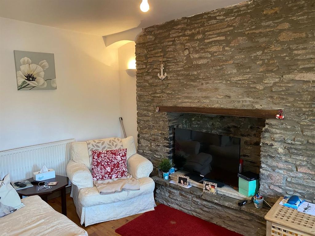 Property photo 2 of 11