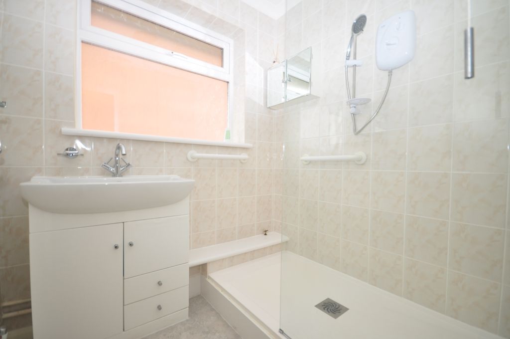 Property photo 3 of 8 Bathroom