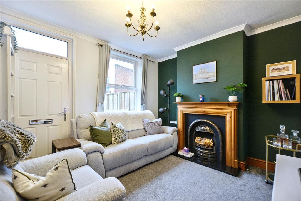 Property photo 3 of 22 Lounge_1.Jpeg