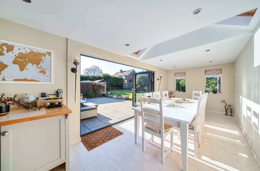 Property photo 2 of 16 69Ec1Cbbb7588-144...