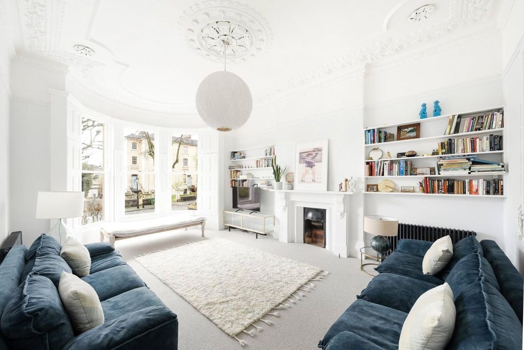 Property photo 3 of 15 Sitting Room