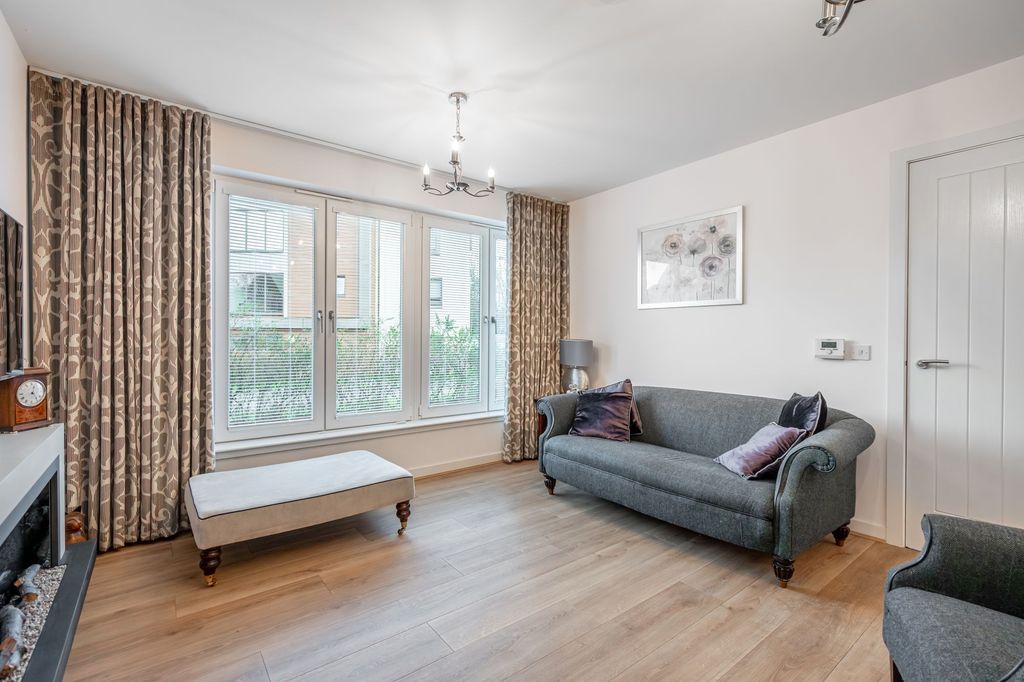 Property photo 3 of 23