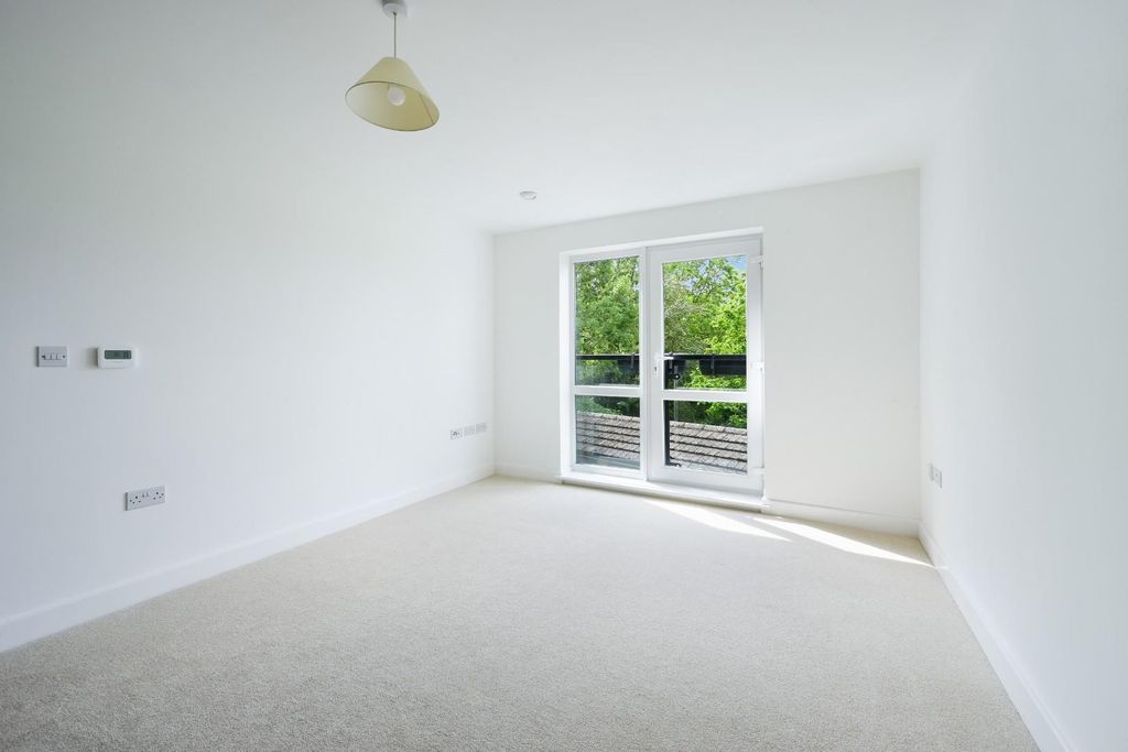 Property photo 2 of 13 Mentmore House, Flat  (6).Jpg