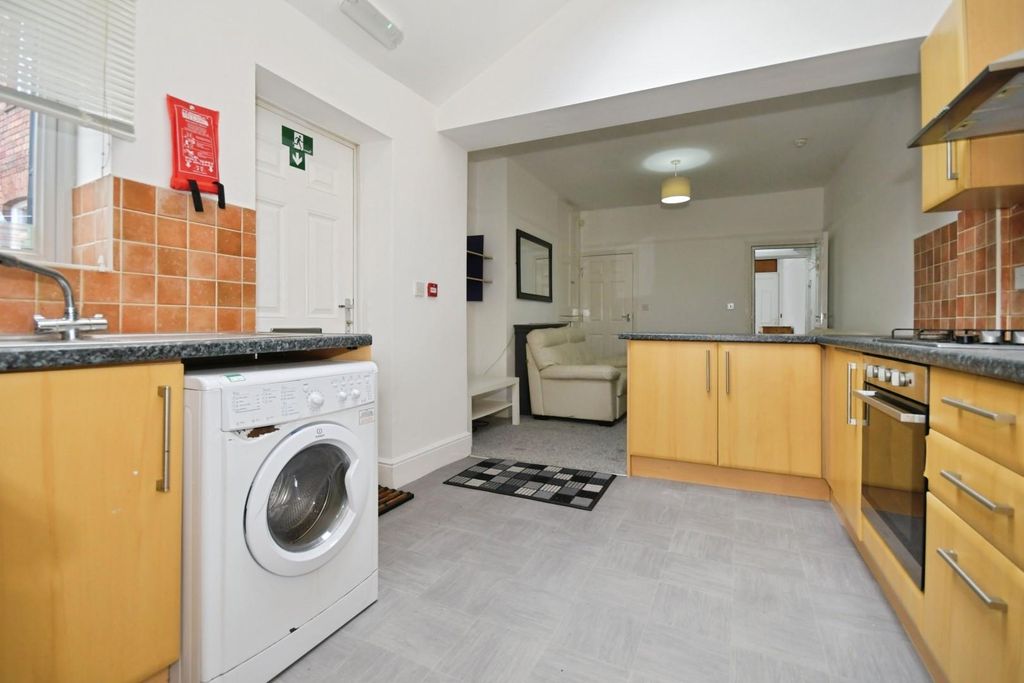 Property photo 2 of 22 Kitchen