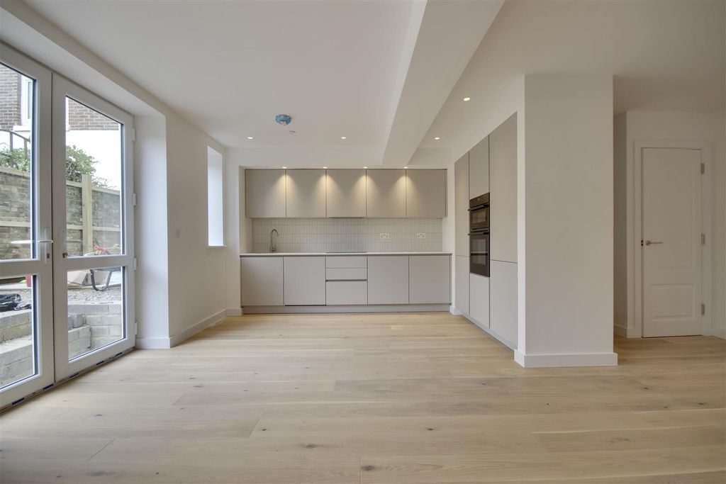 Property photo 1 of 17 84771D95-2888-4E77-B0Ac-B08A296C021F_1_201_A.Jpeg