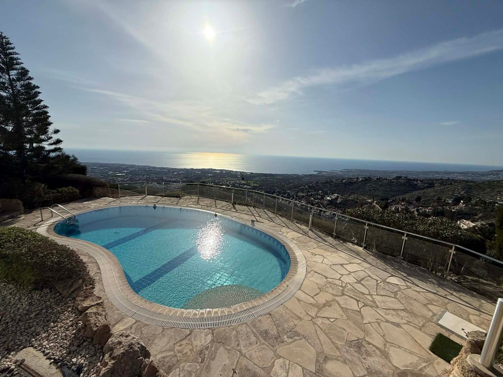 Property photo 2 of 32