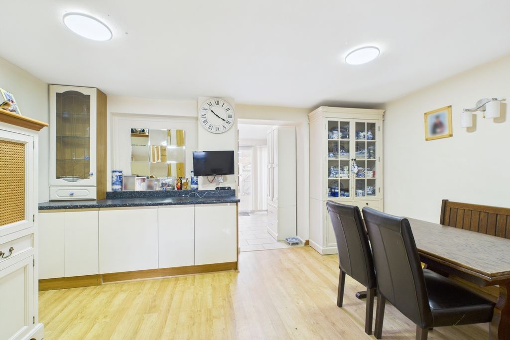 Property photo 3 of 11 Dining Room