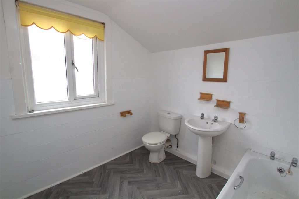 Property photo 2 of 9 Bathroom.Jpg
