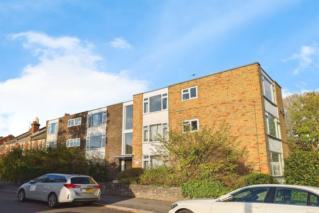 Property photo 1 of 8 (Main)