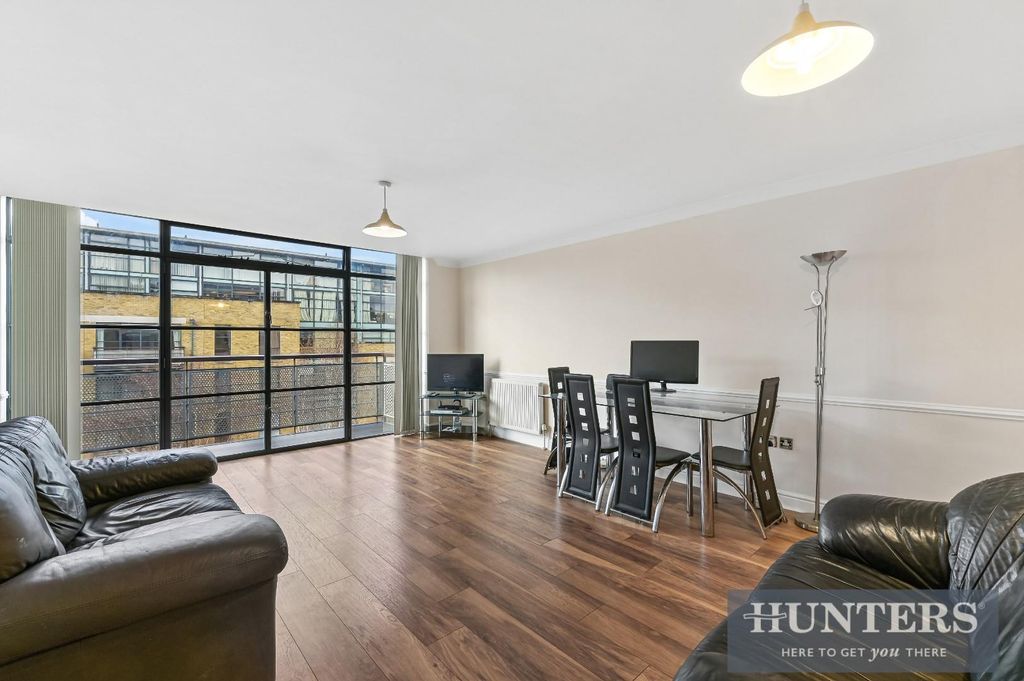 Property photo 2 of 11 Goat Wharf-3.Jpg